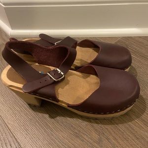 Mia Amore Sofia clogs in wine size 38 great condition.